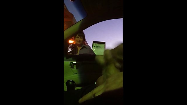 幸運的成熟亂搞一個非常角質的年輕女孩