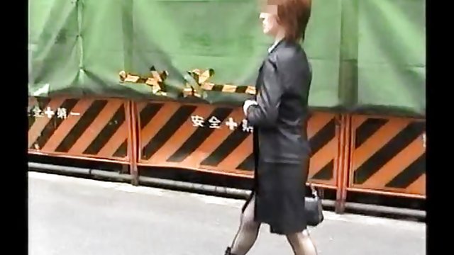 布魯內特的妓女對她丈夫最​​好的朋友不忠