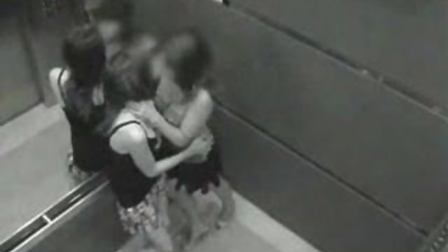 對一個金發碧眼的妓女做了狂野的性交