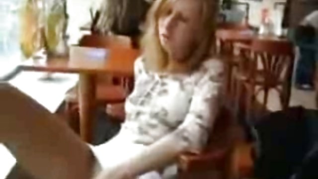 三重奏在鑄造與豐富的女性與性感的山雀